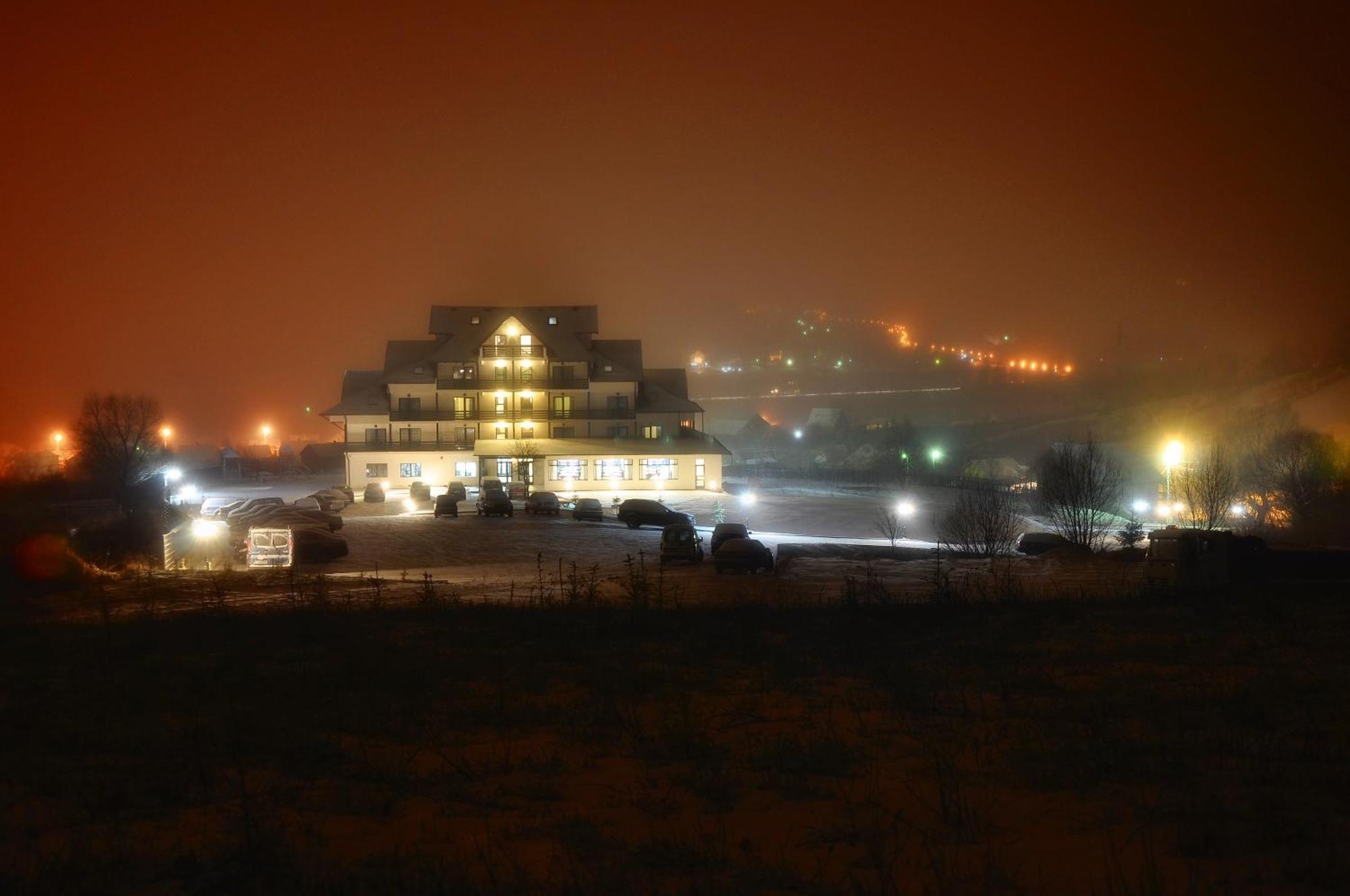 Hotel Toacabellevue Гура Хуморулуй Екстериор снимка
