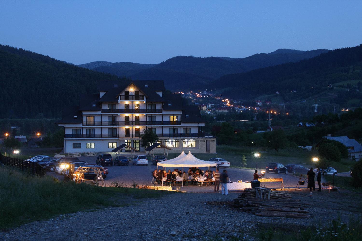Hotel Toacabellevue Гура Хуморулуй Екстериор снимка