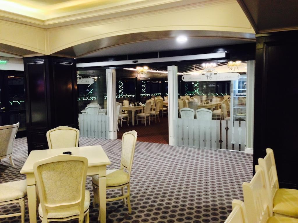 Hotel Toacabellevue Гура Хуморулуй Екстериор снимка